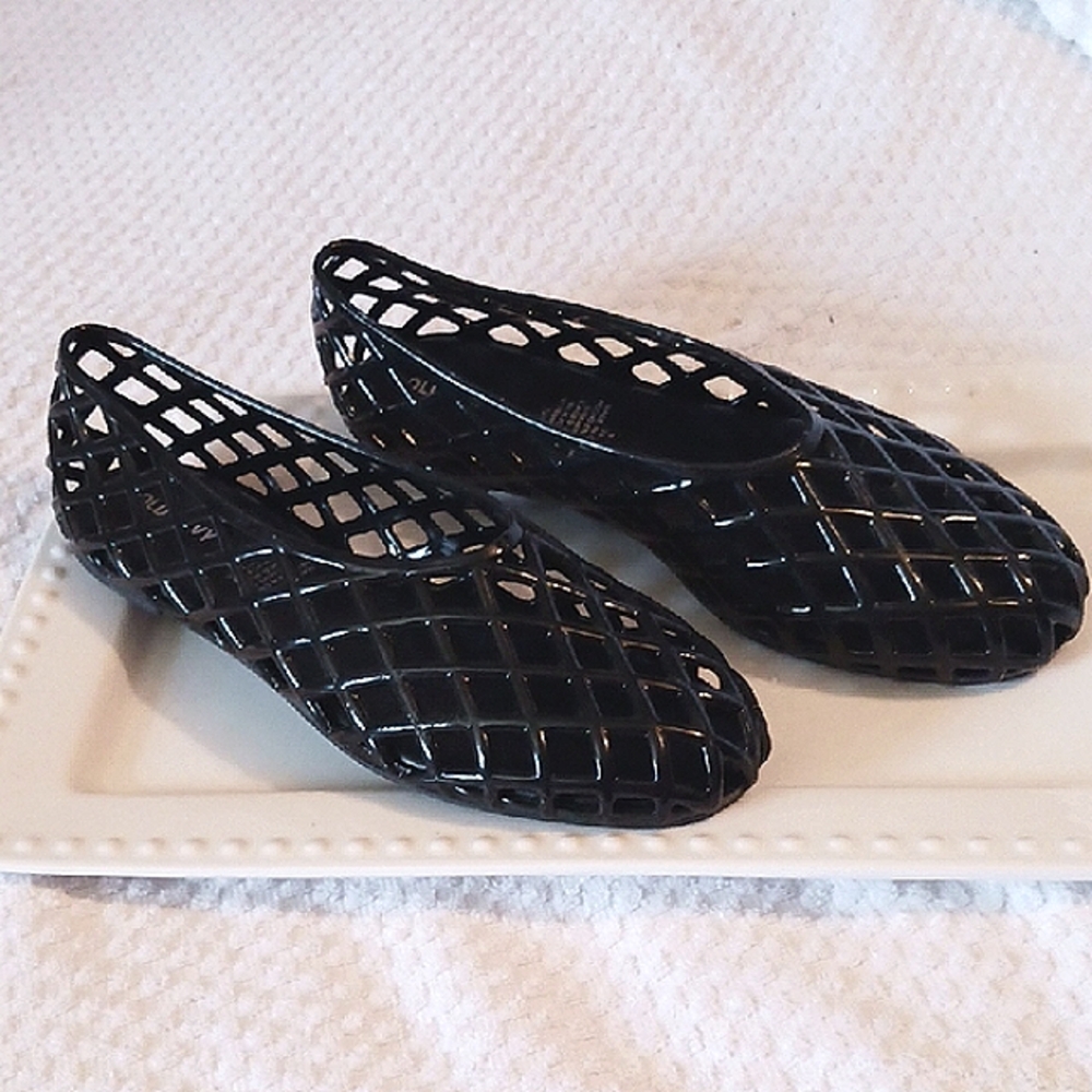 Gorgeous! Old Navy Black Diamond Design Jelly Flats with Glossy Finish 9 🏝 - Picture 10 of 11